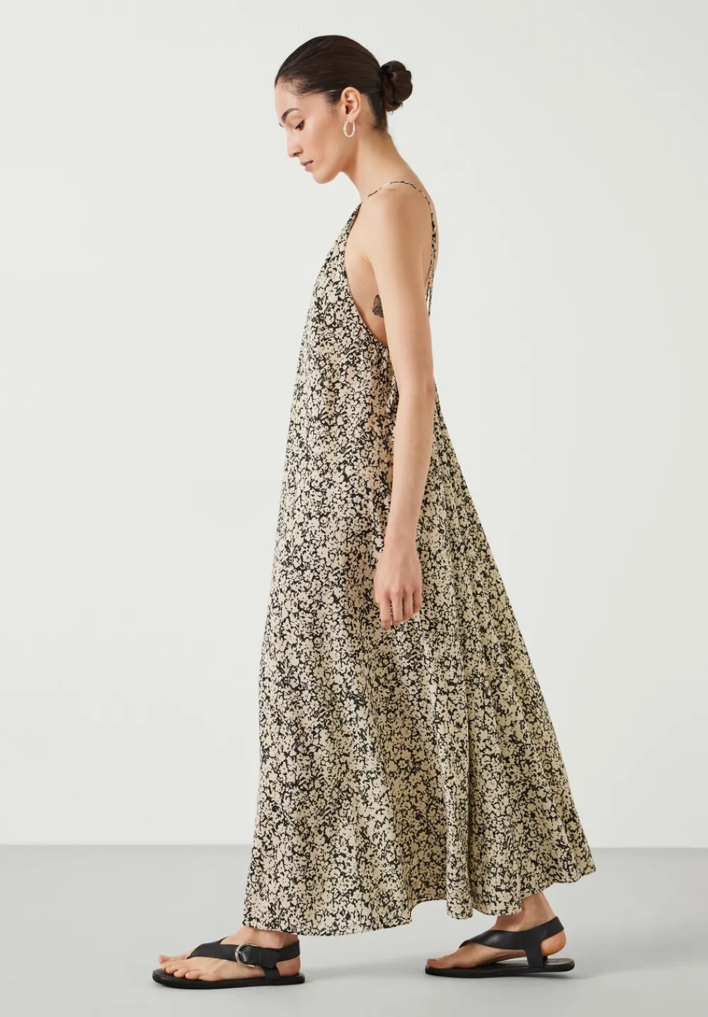 hush Dresses|Aja Gathered Maxi Dress Silhouette Floral Neutral