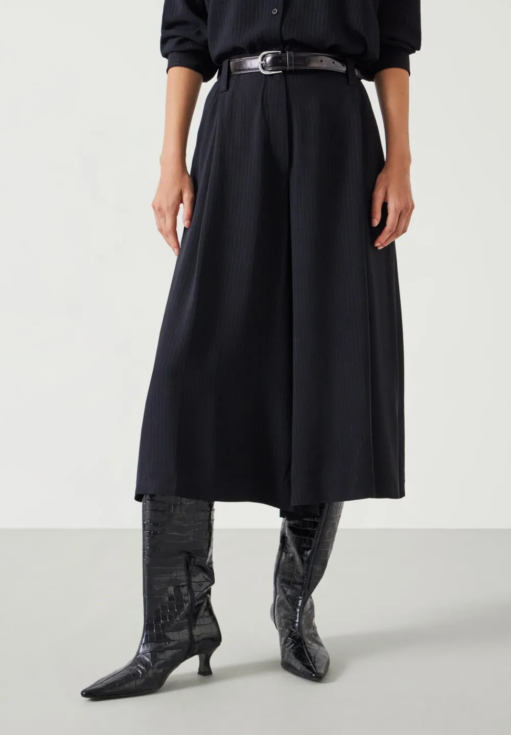 hush Trousers|Akira Pinstripe Culotte Washed Black