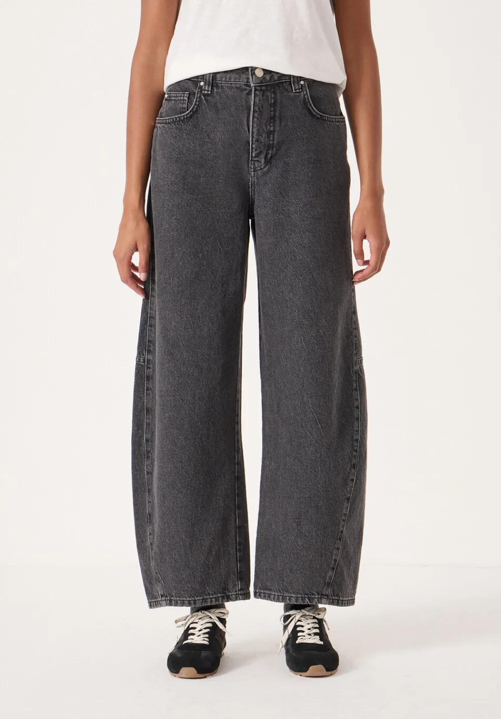 hush Jeans|Bree Horseshoe Barrel Leg Jeans Washed BlackWashed Black