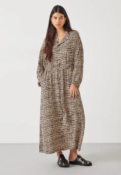 hush Dresses|Camila Relaxed Print Midi Dress Contrast Mark Neutral