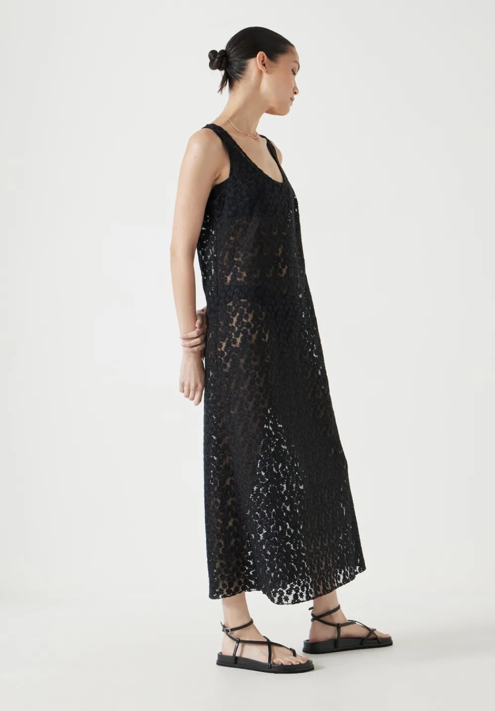 hush Dresses|Embroidered Sleeveless Floral Dress Black