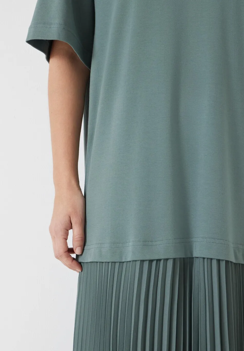 hush Jeans|Dresses|Esme Short Sleeve Pleated Midi Dress Sage Green