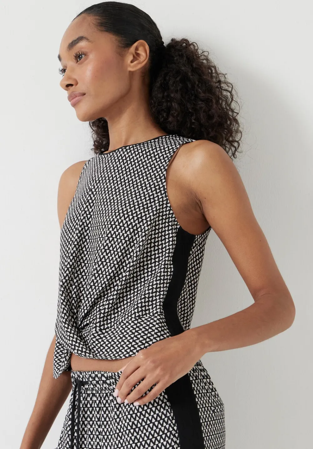 hush Tops & T-Shirts|Front Knot Crop Top Triangles Black