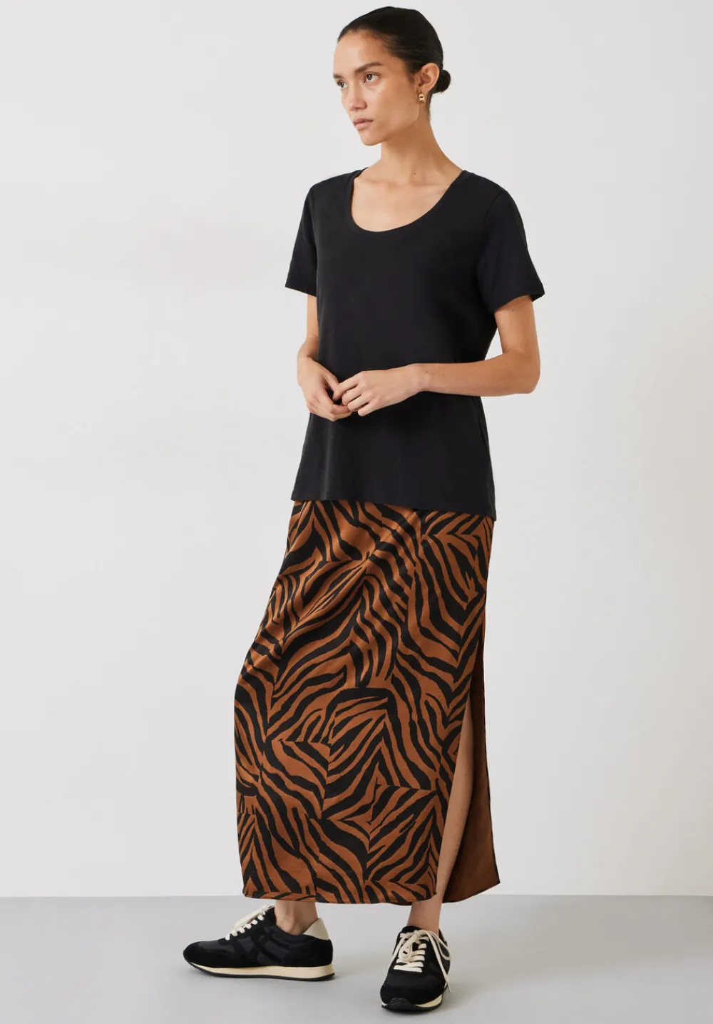 hush Tops & T-Shirts|Hari Scoop Neck Cotton Slub T-Shirt Black