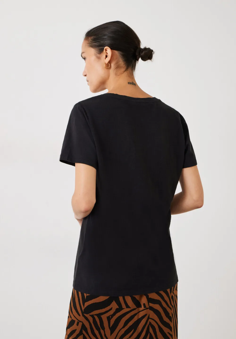 hush Tops & T-Shirts|Hari Scoop Neck Cotton Slub T-Shirt Black