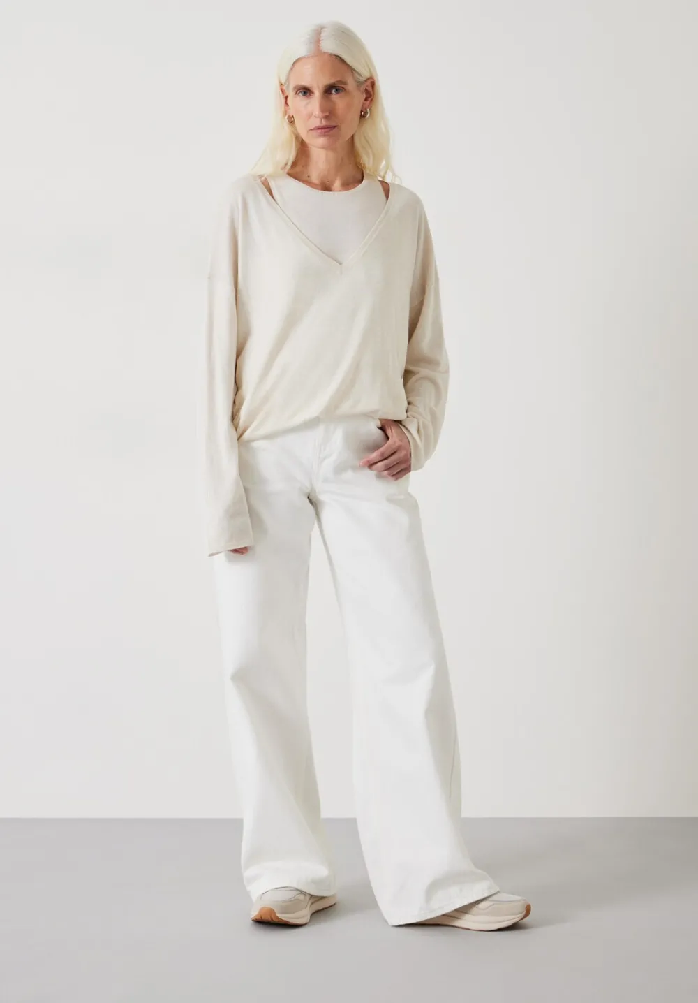 hush Jumpers & Cardigans|Kitty Super Slouchy Easy V Jumper Soft White