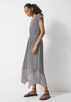 hush Dresses|Klara Relaxed Maxi Dress Triangles Black
