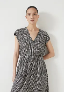 hush Dresses|Klara Relaxed Maxi Dress Triangles Black