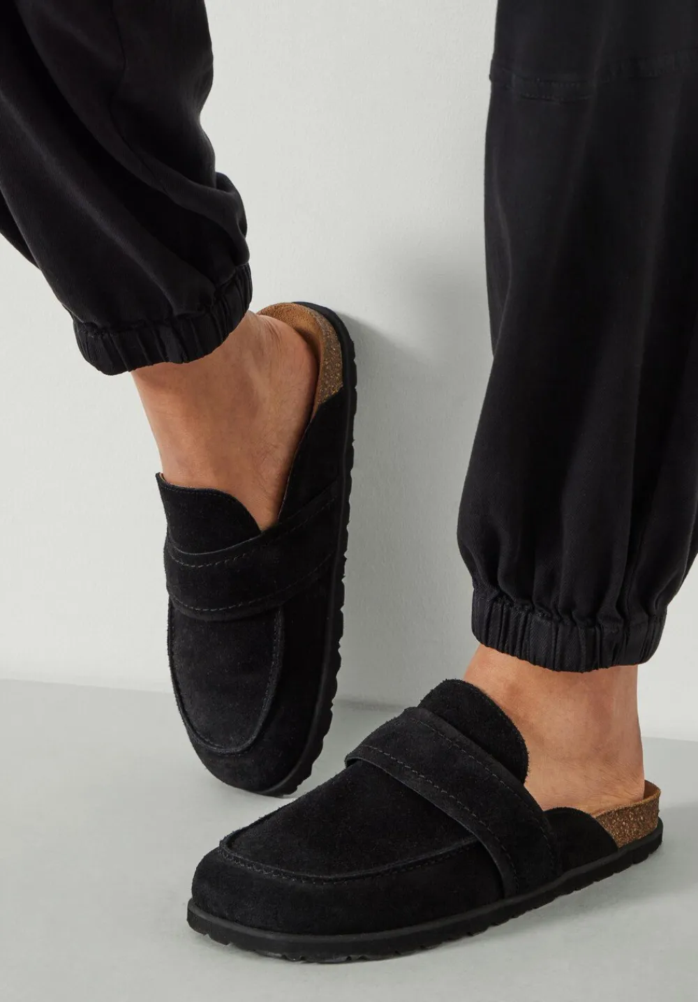 hush Flats|Pia Padded Suede Mules Black