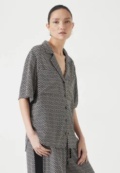 hush Tops & T-Shirts|Shirts & Blouses|Revere Collar Short Sleeve Shirt Triangles Black