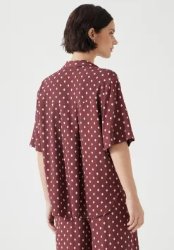 hush Tops & T-Shirts|Shirts & Blouses|Revere Collar Short Sleeve Shirt Dark Red Diamond
