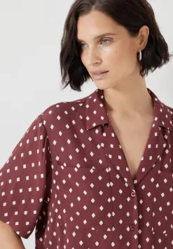hush Tops & T-Shirts|Shirts & Blouses|Revere Collar Short Sleeve Shirt Dark Red Diamond