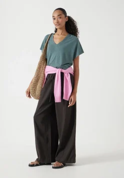 hush Tops & T-Shirts|Rosalia Linen Blend V Neck T-Shirt Sage Green