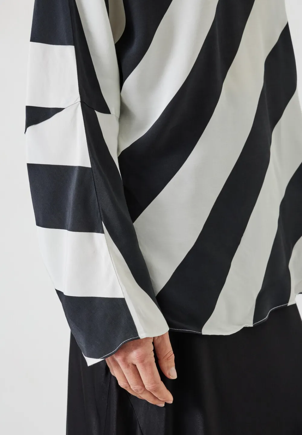 hush Tops & T-Shirts|Whitney Diagonal Oversized Stripe Top Stripe Navy