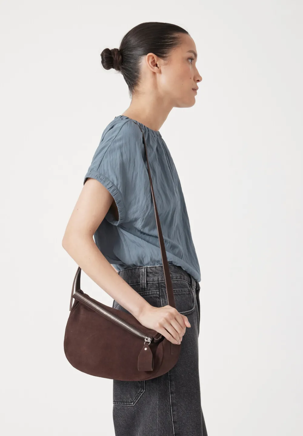 hush Bags|Zippy Crescent Leather Crossbody Bag Dark Brown
