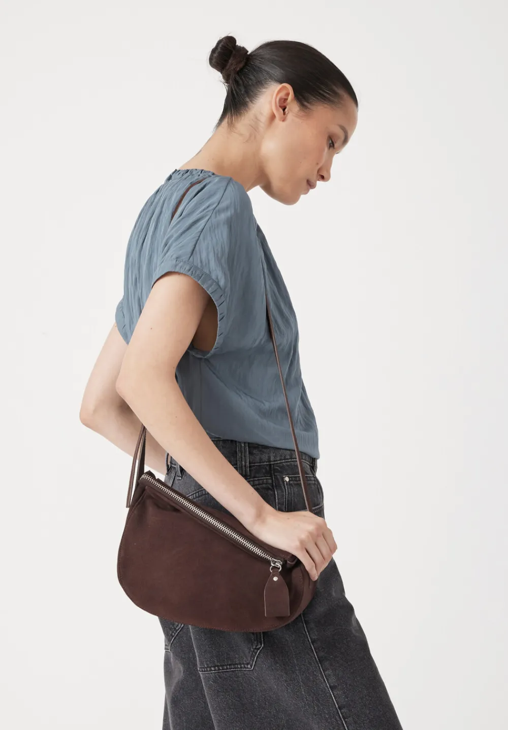 hush Bags|Zippy Crescent Leather Crossbody Bag Dark Brown